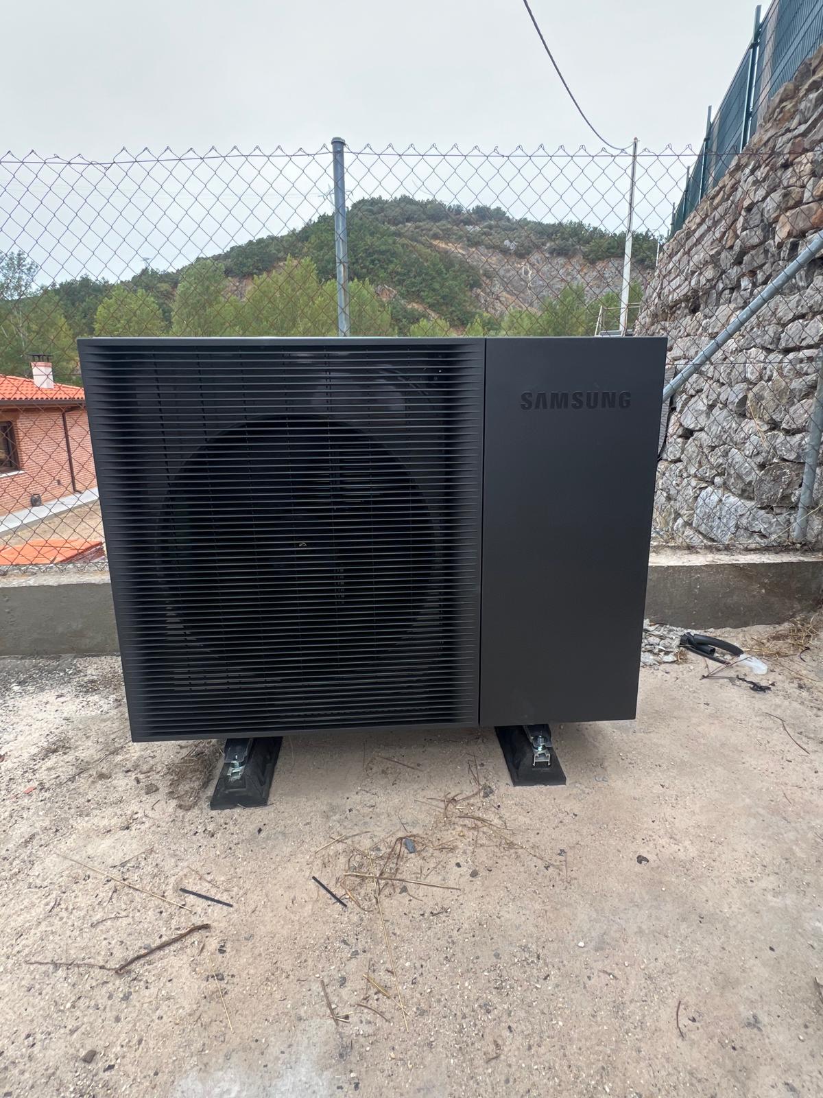 Instalación de aerotermia en zona de alta montaña