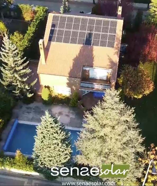 Placas solares en urbanización La Vega de Eras
